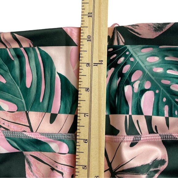 Nike Size Small Women's DRI-FIT Fast Runway Print Crop Running Tights N… - Picture 4 of 11